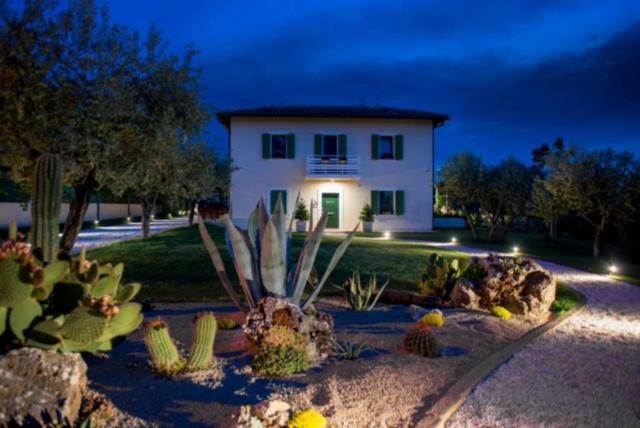 Giuliveto Bed And Breakfast Foligno Bagian luar foto