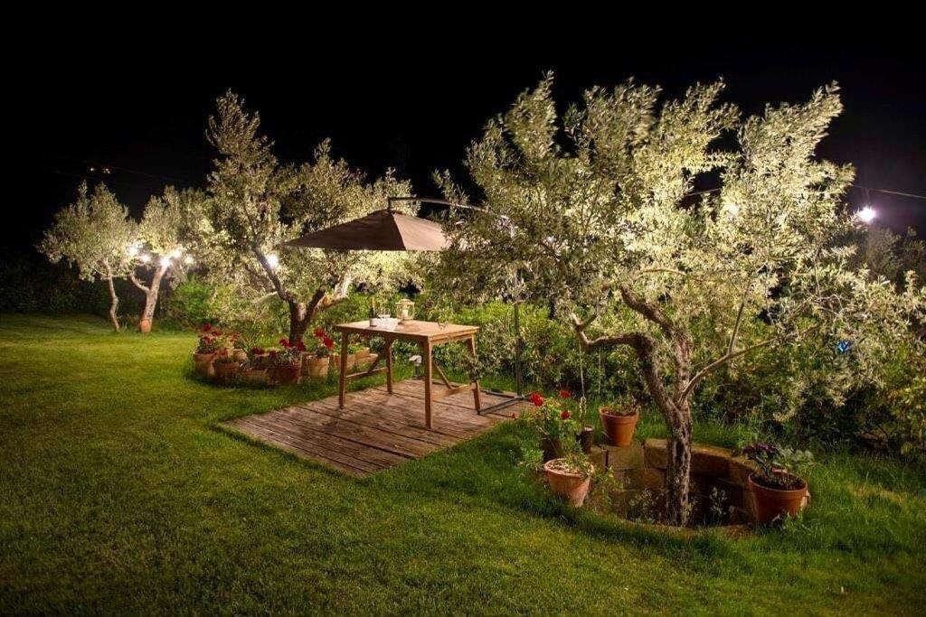 Giuliveto Bed And Breakfast Foligno Bagian luar foto