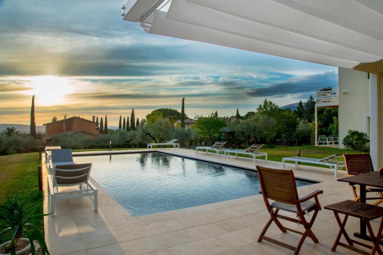 Giuliveto Bed And Breakfast Foligno Bagian luar foto