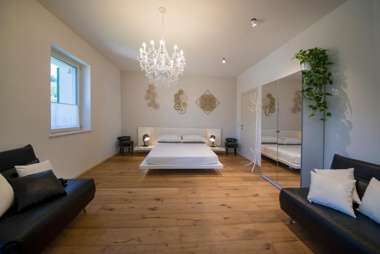 Giuliveto Bed And Breakfast Foligno Bagian luar foto